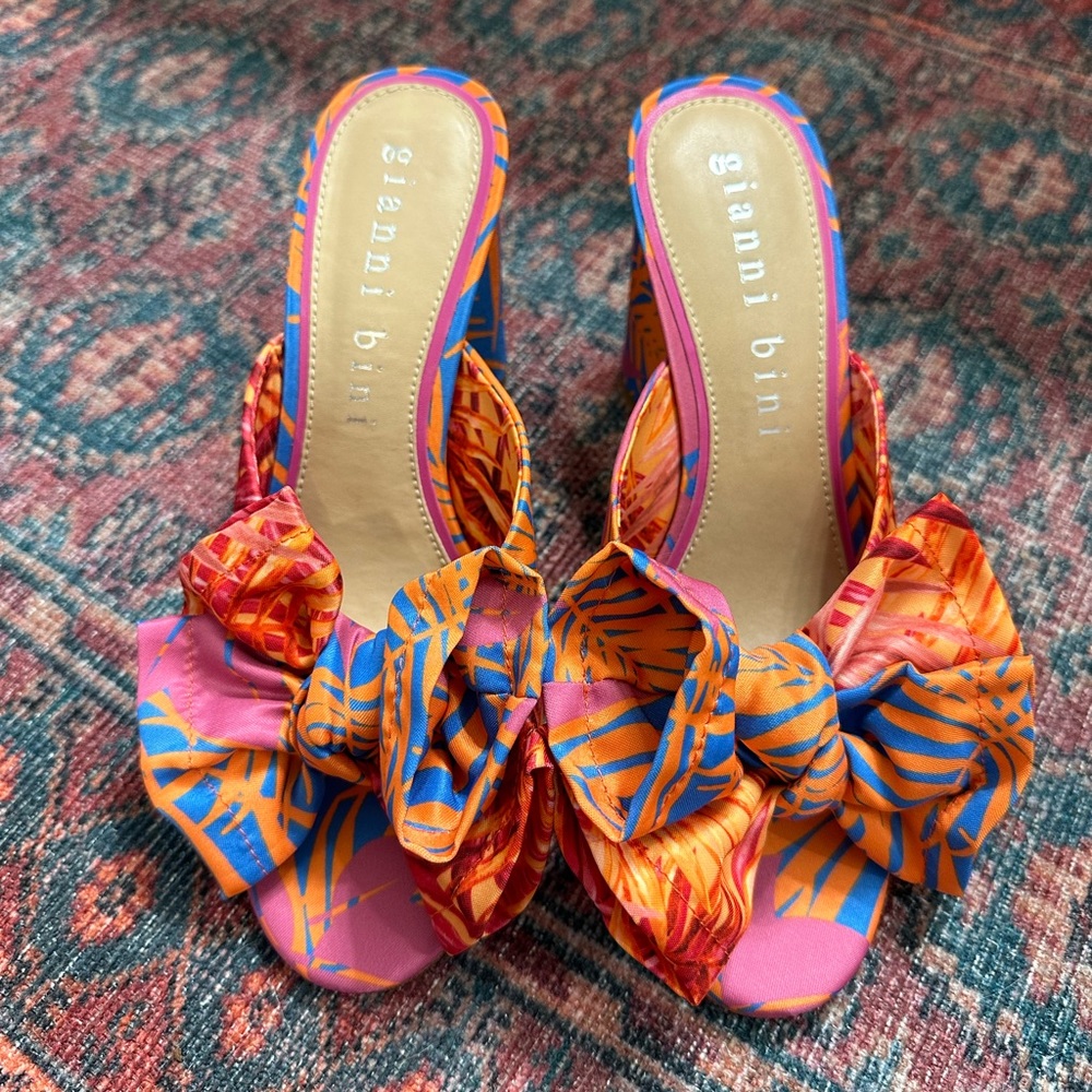 Gianni Bini Palm Print Heel with Bow